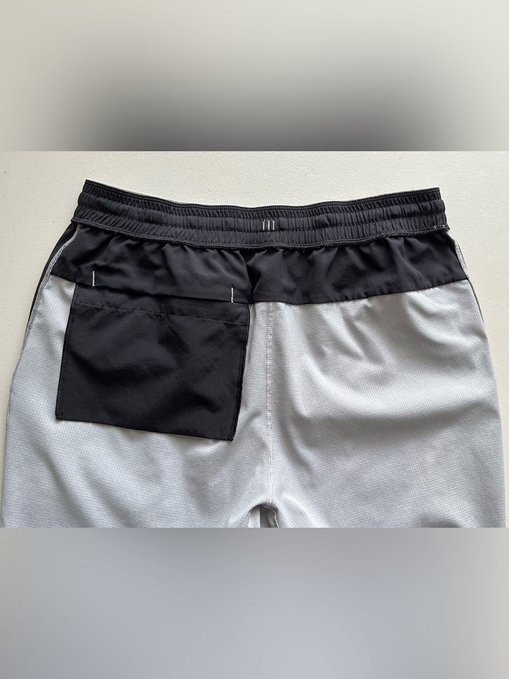 Lululemon ABC Jogger WovenAir Silver Drop Men’s L Breathable Stretch Travel Pant - Picture 14 of 15